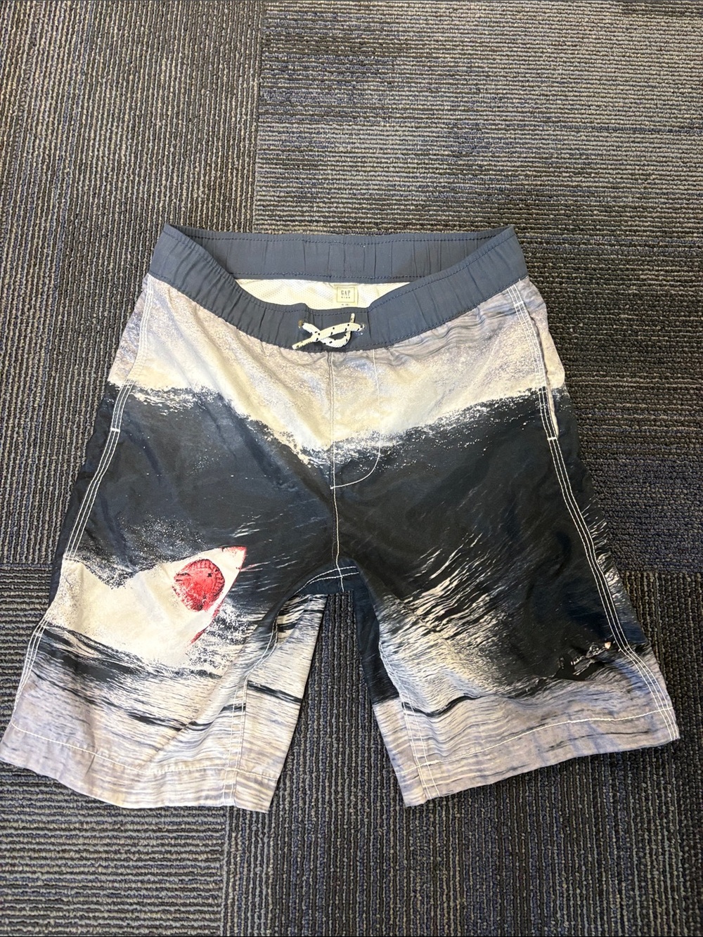 GAP Men's Gray and Black Shark Wave Swim Shorts with Red Accent
